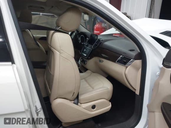 ✅ 2018 Mercedes-Benz GL 450 • VIN: 4JGDF6EE6JA998590 • Лот: 41979357. Опубликован ранее на IAAI с пробегом Не указан. Бесплатный доступ к архиву аукционных продаж из США и подробный отчёт об истории автомобиля на DreamBid. Изображение 5.