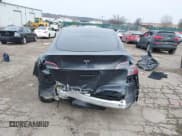 ✅ 2024 Tesla Model Y Long Range • VIN: 7SAYGAEE9RF180802 • Lot: 41221635. Wystawiony na IAAI z przebiegiem 8 078 mil. Bezpłatny archiwum sprzedaży aukcyjnych z USA i szczegółowy raport historii pojazdu na DreamBid. Zdjęcie 6.