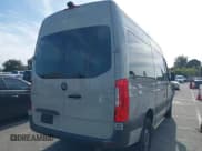 ✅ 2022 Mercedes-Benz Sprinter • VIN: W1Z40FHY2NT082289 • Лот: 41969237. Опубликован ранее на IAAI с пробегом 5 707 миль. Бесплатный доступ к архиву аукционных продаж из США и подробный отчёт об истории автомобиля на DreamBid. Изображение 4.