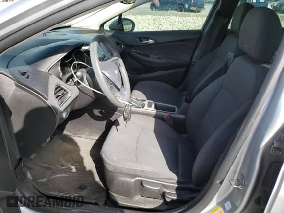 2018 Chevrolet Cruze LS z VIN 1G1BC5SMXJ7171708, wystawiony jako Copart lot #90516365 z przebiegiem 81 649 mil mil oraz Nie do naprawy • Non repairable. Historia ofert i sprzedaży dostępna na DreamBid. Obrazek 7.