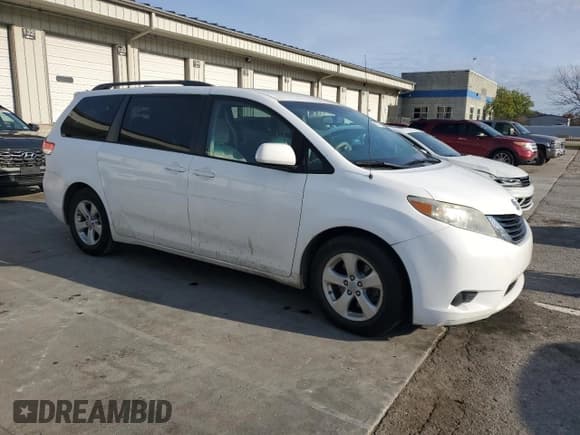 ✅ 2011 Toyota Sienna LE AAS • VIN: 5TDKK3DC1BS017852 • Lot: 91211595. Listed on Copart with 199,453 mi. Free auction sales archive from the USA and detailed vehicle history report at DreamBid. Image 4.