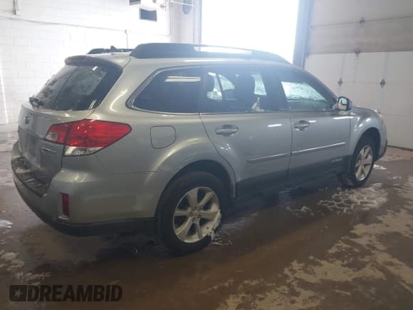 ✅ 2013 Subaru Outback Limited • VIN: 4S4BRCJC7D3214900 • Lot: 43787370. Listed on IAAI with 175,106 mi. Free auction sales archive from the USA and detailed vehicle history report at DreamBid. Image 4.