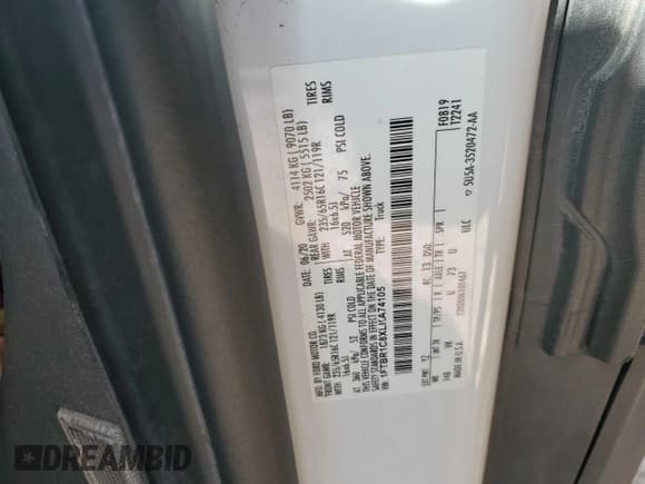 ✅ 2020 Ford Transit Cargo • VIN: 1FTBR1C8XLKA74105 • Lot: 90245205. Wystawiony na Copart z przebiegiem 70 109 mil. Bezpłatny archiwum sprzedaży aukcyjnych z USA i szczegółowy raport historii pojazdu na DreamBid. Zdjęcie 13.