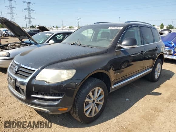 ✅ 2010 Volkswagen Touareg V6 • VIN: WVGFK7A94AD001443 • Lot: 68187825. Listed on Copart with 154,232 mi. Free auction sales archive from the USA and detailed vehicle history report at DreamBid. Image 1.