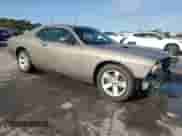 2010 Dodge Challenger SE z VIN 2B3CJ4DV1AH179963, wystawiony jako Copart lot #84362405 z przebiegiem 198 246 mil mil oraz Szkoda całkowita • Salvage title. Historia ofert i sprzedaży dostępna na DreamBid. Obrazek 4.