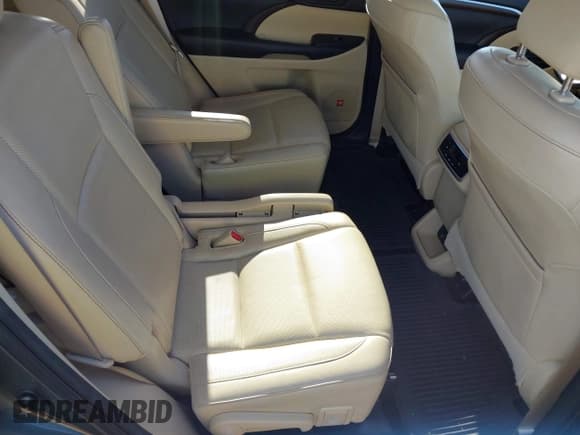 ✅ 2015 Toyota Highlander Limited Platinum • VIN: 5TDDKRFH0FS084873 • Lot: 43776554. Listed on IAAI with 100,105 mi. Free auction sales archive from the USA and detailed vehicle history report at DreamBid. Image 8.