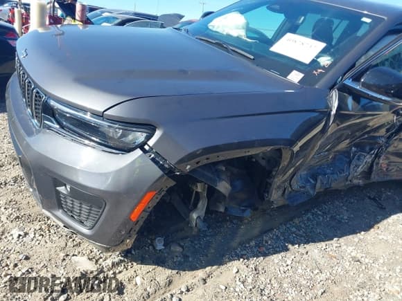 ✅ 2022 Jeep Grand Cherokee Overland • VIN: 1C4RJJDG6N8570854 • Lot: 40878737. Listed on IAAI with 19,947 mi. Free auction sales archive from the USA and detailed vehicle history report at DreamBid. Image 19.