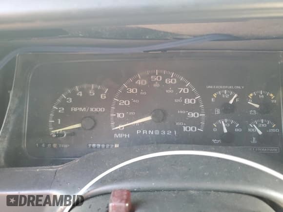 ✅ 1998 GMC Sierra 1500 • VIN: 2GTEK19R8W1537316 • Лот: 85096605. Опубликован ранее на Copart с пробегом 163 922 миль. Бесплатный доступ к архиву аукционных продаж из США и подробный отчёт об истории автомобиля на DreamBid. Изображение 9.