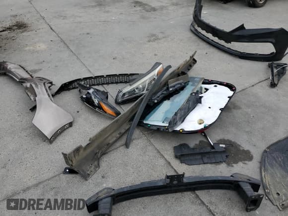 ✅ 2015 Hyundai Sonata Sport • VIN: 5NPE34AB7FH136092 • Lot: 42966923. Listed on Copart with 94,950 mi. Free auction sales archive from the USA and detailed vehicle history report at DreamBid. Image 12.