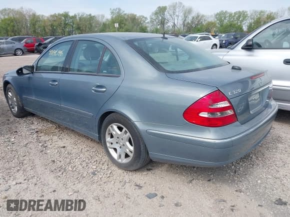 ✅ 2005 Mercedes-Benz E 320 CDI • VIN: WDBUF26J75A556690 • Lot: 40146146. Wystawiony na IAAI z przebiegiem Nie podano. Bezpłatny archiwum sprzedaży aukcyjnych z USA i szczegółowy raport historii pojazdu na DreamBid. Zdjęcie 3.