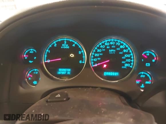 ✅ 2007 Chevrolet Suburban Commercial • VIN: 3GNGK26K97G294704 • Lot: 41884158. Wystawiony na IAAI z przebiegiem 187 857 mil. Bezpłatny archiwum sprzedaży aukcyjnych z USA i szczegółowy raport historii pojazdu na DreamBid. Zdjęcie 7.