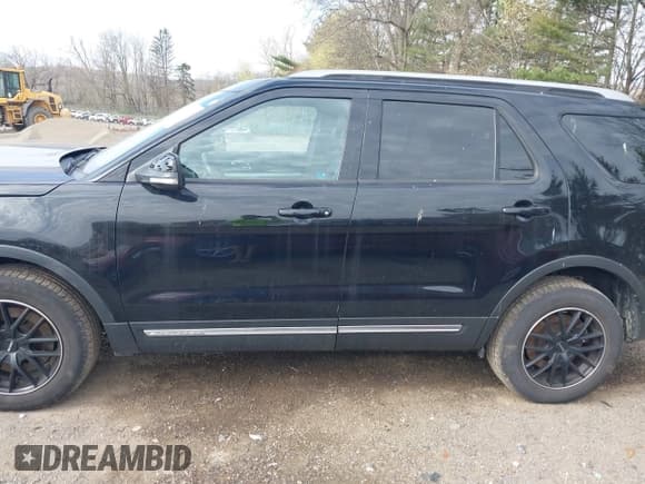 ✅ 2017 Ford Explorer XLT • VIN: 1FM5K8D85HGA83499 • Lot: 42059299. Wystawiony na IAAI z przebiegiem 76 484 mil. Bezpłatny archiwum sprzedaży aukcyjnych z USA i szczegółowy raport historii pojazdu na DreamBid. Zdjęcie 15.