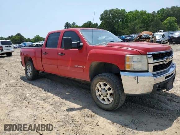 ✅ 2007 Chevrolet Silverado 2500HD 1LT • VIN: 1GCHC23K97F505321 • Lot: 58140565. Wystawiony na Copart z przebiegiem 255 950 mil. Bezpłatny archiwum sprzedaży aukcyjnych z USA i szczegółowy raport historii pojazdu na DreamBid. Zdjęcie 4.