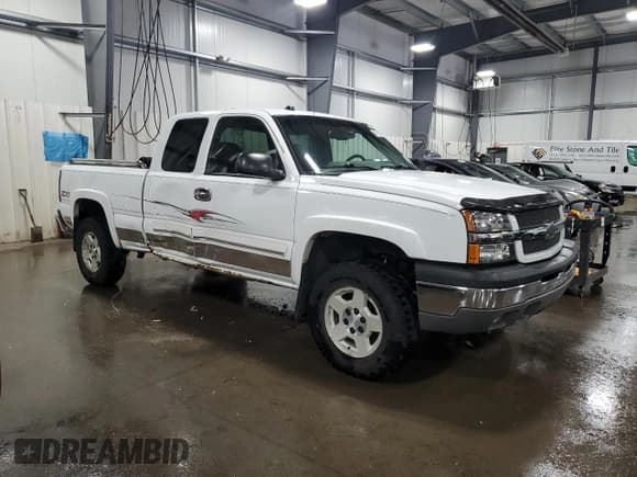 ✅ 2005 Chevrolet Silverado 1500 Z71 • VIN: 1GCEK19BX5E171861 • Лот: 64372164. Опубликован ранее на Copart с пробегом 193 820 миль. Бесплатный доступ к архиву аукционных продаж из США и подробный отчёт об истории автомобиля на DreamBid. Изображение 4.