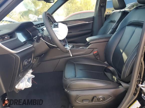 ✅ 2025 Jeep Grand Cherokee Limited • VIN: 1C4RJKBG9S8632073 • Lot: 90889165. Wystawiony na Copart z przebiegiem 7 250 mil. Bezpłatny archiwum sprzedaży aukcyjnych z USA i szczegółowy raport historii pojazdu na DreamBid. Zdjęcie 7.