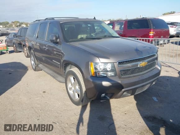 ✅ 2014 Chevrolet Suburban LT • VIN: 1GNSCJE07ER153791 • Lot: 43689033. Wystawiony na IAAI z przebiegiem 209 885 mil. Bezpłatny archiwum sprzedaży aukcyjnych z USA i szczegółowy raport historii pojazdu na DreamBid. Zdjęcie 1.
