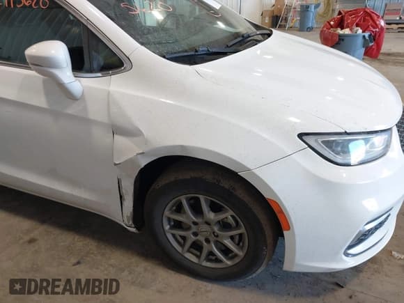 ✅ 2022 Chrysler Pacifica Touring • VIN: 2C4RC1FG2NR162279 • Lot: 42115620. Wystawiony na IAAI z przebiegiem 224 157 mil. Bezpłatny archiwum sprzedaży aukcyjnych z USA i szczegółowy raport historii pojazdu na DreamBid. Zdjęcie 6.