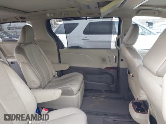 ✅ 2013 Toyota Sienna XLE • VIN: 5TDDK3DC7DS068591 • Lot: 41483280. Wystawiony na IAAI z przebiegiem 197 599 mil. Bezpłatny archiwum sprzedaży aukcyjnych z USA i szczegółowy raport historii pojazdu na DreamBid. Zdjęcie 8.