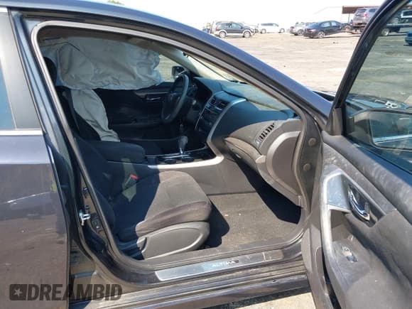 ✅ 2014 Nissan Altima SV • VIN: 1N4AL3AP3EC100579 • Lot: 43096118. Wystawiony na IAAI z przebiegiem 167 393 mil. Bezpłatny archiwum sprzedaży aukcyjnych z USA i szczegółowy raport historii pojazdu na DreamBid. Zdjęcie 5.