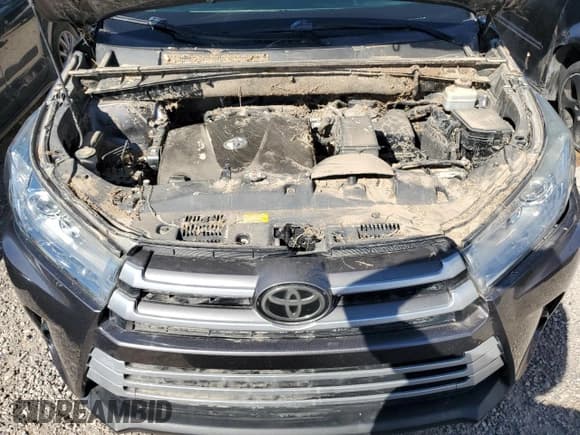 ✅ 2018 Toyota Highlander LE Plus • VIN: 5TDZZRFH1JS268908 • Lot: 80358425. Wystawiony na Copart z przebiegiem 103 665 mil. Bezpłatny archiwum sprzedaży aukcyjnych z USA i szczegółowy raport historii pojazdu na DreamBid. Zdjęcie 12.