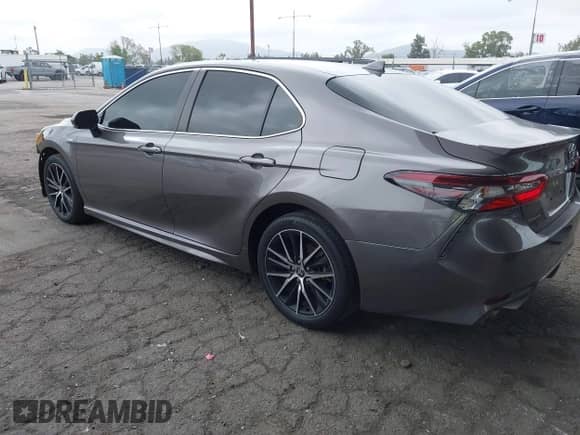 2021 Toyota Camry Hybrid SE z VIN 4T1S31AKXMU558387, wystawiony jako IAAI lot #42202151 z przebiegiem 33 018 mil mil oraz . Historia ofert i sprzedaży dostępna na DreamBid. Obrazek 3.