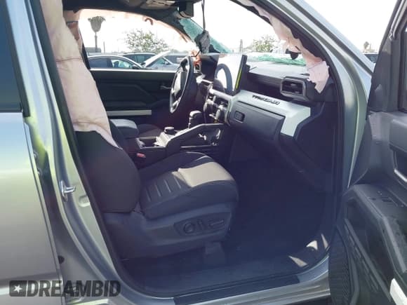 ✅ 2024 Toyota Tacoma SR5 • VIN: 3TMLB5JN5RM000794 • Lot: 43782792. Wystawiony na IAAI z przebiegiem 12 877 mil. Bezpłatny archiwum sprzedaży aukcyjnych z USA i szczegółowy raport historii pojazdu na DreamBid. Zdjęcie 5.