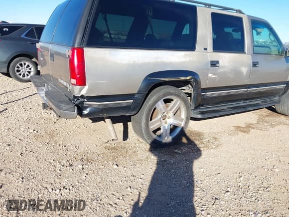 ✅ 1999 Chevrolet Suburban • VIN: 1GNFK16R0XJ364835 • Лот: 43682825. Опубликован ранее на IAAI с пробегом 191 846 миль. Бесплатный доступ к архиву аукционных продаж из США и подробный отчёт об истории автомобиля на DreamBid. Изображение 6.