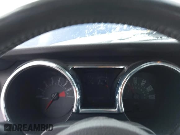 ✅ 2005 Ford Mustang Deluxe • VIN: 1ZVFT80N655157552 • Лот: 43842175. Опубликован ранее на IAAI с пробегом Не указан. Бесплатный доступ к архиву аукционных продаж из США и подробный отчёт об истории автомобиля на DreamBid. Изображение 7.