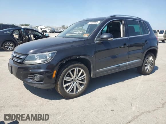 ✅ 2014 Volkswagen Tiguan S • VIN: WVGBV3AX9EW530524 • Lot: 81400065. Wystawiony na Copart z przebiegiem 59 717 mil. Bezpłatny archiwum sprzedaży aukcyjnych z USA i szczegółowy raport historii pojazdu na DreamBid. Zdjęcie 1.
