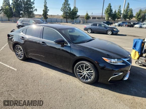 ✅ 2016 Lexus ES 330 • VIN: JTHBK1GGXG2234526 • Lot: 82428975. Listed on Copart with 113,343 mi. Free auction sales archive from the USA and detailed vehicle history report at DreamBid. Image 4.
