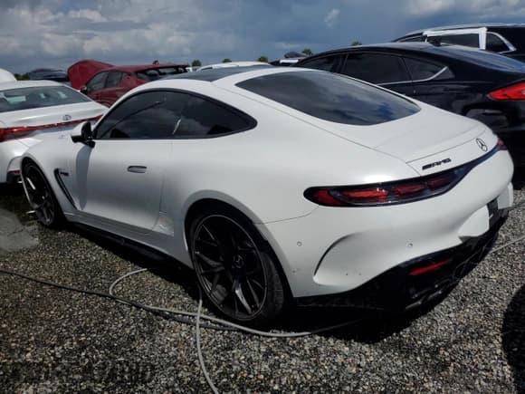 ✅ 2024 Mercedes-Benz AMG GT • VIN: W1KRJ7JB4RF001052 • Lot: 73825244. Wystawiony na Copart z przebiegiem Nie podano. Bezpłatny archiwum sprzedaży aukcyjnych z USA i szczegółowy raport historii pojazdu na DreamBid. Zdjęcie 2.