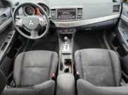 ✅ 2015 Mitsubishi Lancer SE • VIN: JA32V2FW3FU606460 • Lot: 91894635. Wystawiony na Copart z przebiegiem 119 486 mil. Bezpłatny archiwum sprzedaży aukcyjnych z USA i szczegółowy raport historii pojazdu na DreamBid. Zdjęcie 8.