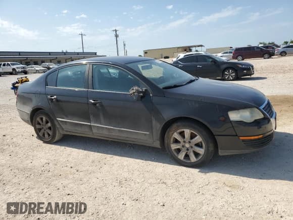 ✅ 2007 Volkswagen Passat • VIN: WVWJK73CX7P065789 • Lot: 56332135. Listed on Copart with 137,400 mi. Free auction sales archive from the USA and detailed vehicle history report at DreamBid. Image 4.