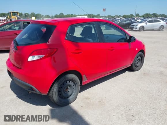 ✅ 2013 Mazda 2 Sport • VIN: JM1DE1KY4D0170847 • Lot: 42717433. Wystawiony na IAAI z przebiegiem 157 247 mil. Bezpłatny archiwum sprzedaży aukcyjnych z USA i szczegółowy raport historii pojazdu na DreamBid. Zdjęcie 4.