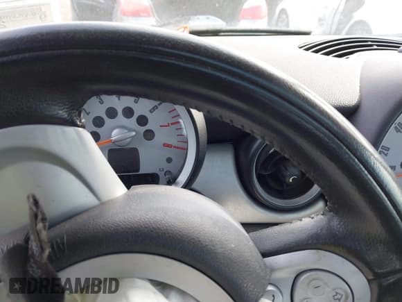 ✅ 2009 MINI Clubman • VIN: WMWML335X9TX36020 • Lot: 41636239. Listed on IAAI with 94,767 mi. Free auction sales archive from the USA and detailed vehicle history report at DreamBid. Image 7.