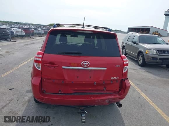 ✅ 2011 Toyota RAV4 Sport • VIN: JTMRK4DVXB5101924 • Lot: 42519927. Listed on IAAI with 215,905 mi. Free auction sales archive from the USA and detailed vehicle history report at DreamBid. Image 17.