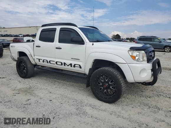 ✅ 2011 Toyota Tacoma PreRunner • VIN: 3TMJU4GN5BM110818 • Lot: 81706355. Listed on Copart with 217,883 mi. Free auction sales archive from the USA and detailed vehicle history report at DreamBid. Image 4.