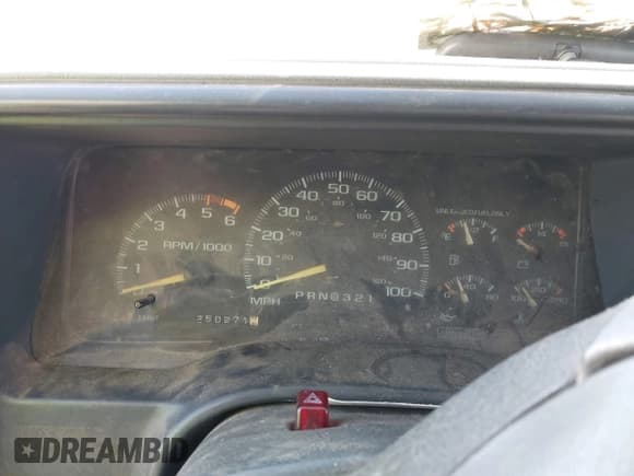 ✅ 1996 Chevrolet Silverado 1500 • VIN: 1GCEC19R6TE171346 • Lot: 43624702. Wystawiony na IAAI z przebiegiem 250 271 mil. Bezpłatny archiwum sprzedaży aukcyjnych z USA i szczegółowy raport historii pojazdu na DreamBid. Zdjęcie 7.