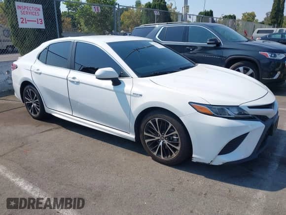 2020 Toyota Camry Hybrid SE z VIN 4T1G31AK0LU541702, wystawiony jako IAAI lot #42918554 z przebiegiem 118 679 mil mil oraz . Historia ofert i sprzedaży dostępna na DreamBid. Obrazek 1.