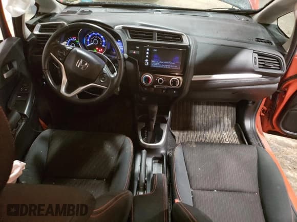 ✅ 2018 Honda Fit Sport • VIN: 3HGGK5H63JM712050 • Лот: 85325745. Опубликован ранее на Copart с пробегом 61 607 миль. Бесплатный доступ к архиву аукционных продаж из США и подробный отчёт об истории автомобиля на DreamBid. Изображение 8.