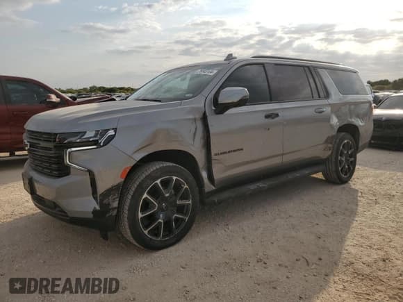 ✅ 2023 Chevrolet Suburban RST • VIN: 1GNSCEKD9PR556589 • Lot: 76045104. Wystawiony na Copart z przebiegiem 7 411 mil. Bezpłatny archiwum sprzedaży aukcyjnych z USA i szczegółowy raport historii pojazdu na DreamBid. Zdjęcie 1.