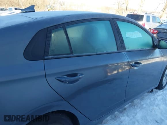 ✅ 2017 Hyundai Ioniq Blue • VIN: KMHC65LC4HU058045 • Lot: 41343454. Wystawiony na IAAI z przebiegiem 78 617 mil. Bezpłatny archiwum sprzedaży aukcyjnych z USA i szczegółowy raport historii pojazdu na DreamBid. Zdjęcie 13.