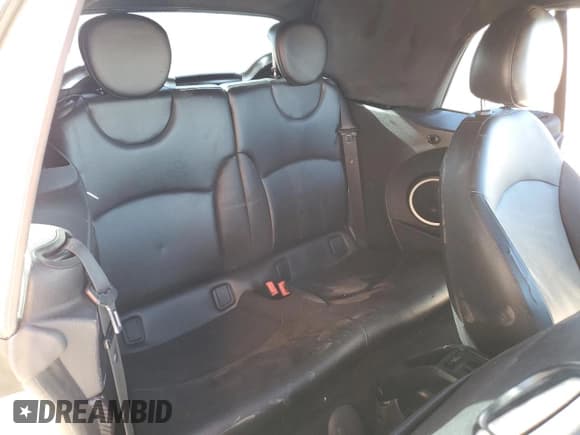 ✅ 2012 MINI Convertible S • VIN: WMWZP3C53CT296188 • Лот: 88159445. Опубликован ранее на Copart с пробегом 110 859 миль. Бесплатный доступ к архиву аукционных продаж из США и подробный отчёт об истории автомобиля на DreamBid. Изображение 10.