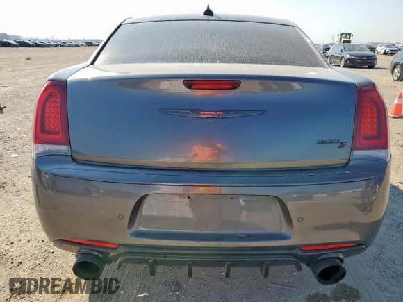 ✅ 2021 Chrysler 300 S • VIN: 2C3CCABGXMH585504 • Лот: 71813585. Опубликован ранее на Copart с пробегом 102 298 миль. Бесплатный доступ к архиву аукционных продаж из США и подробный отчёт об истории автомобиля на DreamBid. Изображение 6.