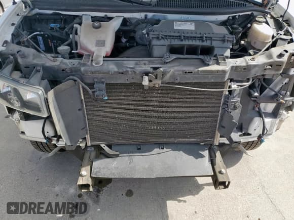 ✅ 2021 Chevrolet Express Cargo • VIN: 1GCWGAFP1M1308052 • Lot: 81656165. Wystawiony na Copart z przebiegiem 90 054 mil. Bezpłatny archiwum sprzedaży aukcyjnych z USA i szczegółowy raport historii pojazdu na DreamBid. Zdjęcie 11.