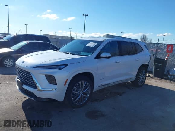 ✅ 2025 Buick Enclave Avenir • VIN: 5GAEVCRS5SJ107024 • Lot: 41150505. Wystawiony na IAAI z przebiegiem 727 mil. Bezpłatny archiwum sprzedaży aukcyjnych z USA i szczegółowy raport historii pojazdu na DreamBid. Zdjęcie 2.
