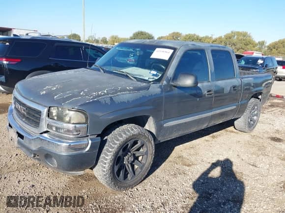 2006 GMC Sierra 1500 SL with VIN 2GTEC13V561241074, listed as a IAAI auction lot 43550364 with 206,725 mi miles and . Bid and sale history available at DreamBid. Image 2.