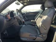 ✅ 2013 Volkswagen Beetle Turbo • VIN: 3VWVT7AT4DM686557 • Lot: 67603975. Wystawiony na Copart z przebiegiem 68 612 mil. Bezpłatny archiwum sprzedaży aukcyjnych z USA i szczegółowy raport historii pojazdu na DreamBid. Zdjęcie 7.