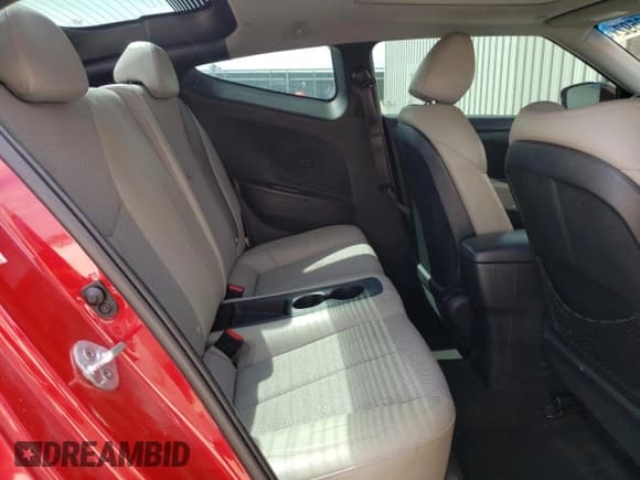 ✅ 2012 Hyundai Veloster w/Red Int • VIN: KMHTC6AD5CU076248 • Lot: 57620223. Wystawiony na Copart z przebiegiem 95 902 mil. Bezpłatny archiwum sprzedaży aukcyjnych z USA i szczegółowy raport historii pojazdu na DreamBid. Zdjęcie 6.