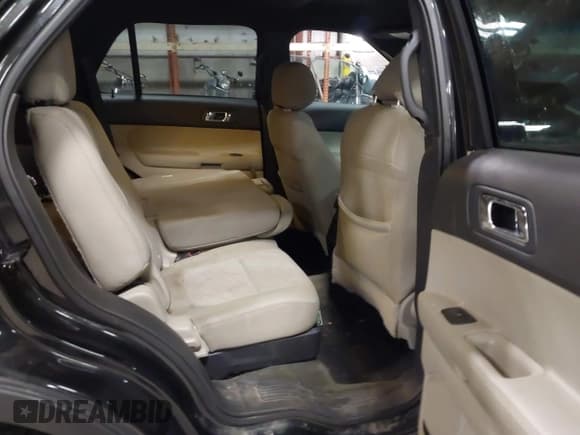 ✅ 2014 Ford Explorer • VIN: 1FM5K8B80EGC28012 • Lot: 41887520. Wystawiony na IAAI z przebiegiem 172 652 mil. Bezpłatny archiwum sprzedaży aukcyjnych z USA i szczegółowy raport historii pojazdu na DreamBid. Zdjęcie 8.